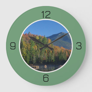 Whiteface Mountain, Autumn Party Items von Adirond Große Wanduhr
