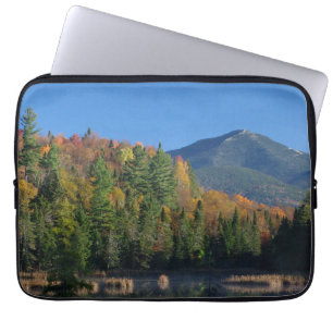 Whiteface Mountain über dem kleinen Cherrypatch Po Laptopschutzhülle