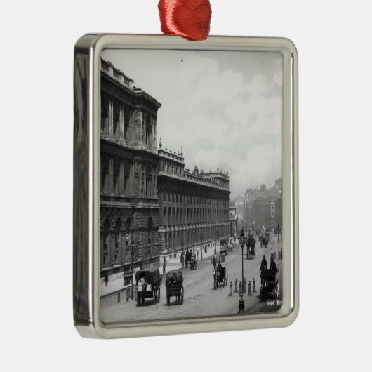 Whitehall, London Silbernes Ornament (Rechts)