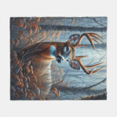Whitetail Buck Stehend im Wald Fleecedecke (Vorderseite (Horizontal))
