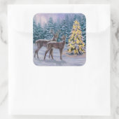 Whitetail Deer & Christmas Tree Winterlandschaft Quadratischer Aufkleber (Tasche)