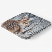 Whitetail Fawn im Winterwald Pappteller (Gewinkelt)