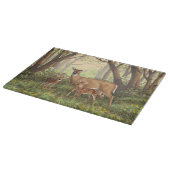 Whitetail Hirsch und Niedliche Zwillingsfaelder im Schneidebrett (Ecke)