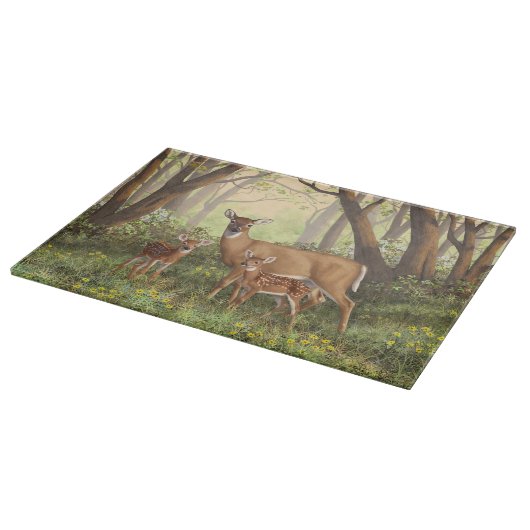 Whitetail Hirsch und Niedliche Zwillingsfaelder im Schneidebrett (Ecke)