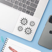 Wicca Sun Symbol mit Pentagram und Runes Aufkleber (Laptop mit iPhone)