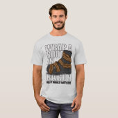 Wickeln Sie einen Stiefel im Speck ein und es T-Shirt (Vorne ganz)