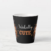 Wickly Niedlich Halloween Hexe | Spooky Adorable Milchtasse (Vorderseite)