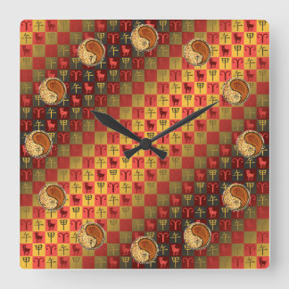 Widder & Holzpferd Quadratische Wanduhr