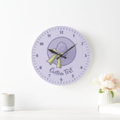 Wide Brimmed Hat Lilac Große Wanduhr (Zuhause)