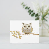 Wide Eyes Owl in Tree Postkarte (Stehend Vorderseite)