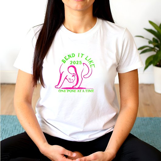 Wie 2025: Yoga Cat Fun Womens T-Shirt