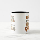 Wie ein Boss, der wie eine schwarze Königin lebt Zweifarbige Tasse (Mittel)