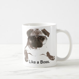 Wie ein Chef-Mops in der Glas-Tasse Kaffeetasse