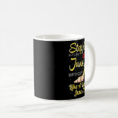 Wie eine Königin am 6. Juni Kaffeetasse (VorderseiteRechts)
