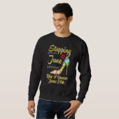 Wie eine Königin am 6. Juni Sweatshirt (Vorne ganz)