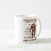 WIE man BIGFOOT - Cryptozoology-Feld-Führer Kaffeetasse (VorderseiteRechts)