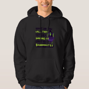 Wie nennt man zwei Hexen, die lustige Herbst-Witze Hoodie