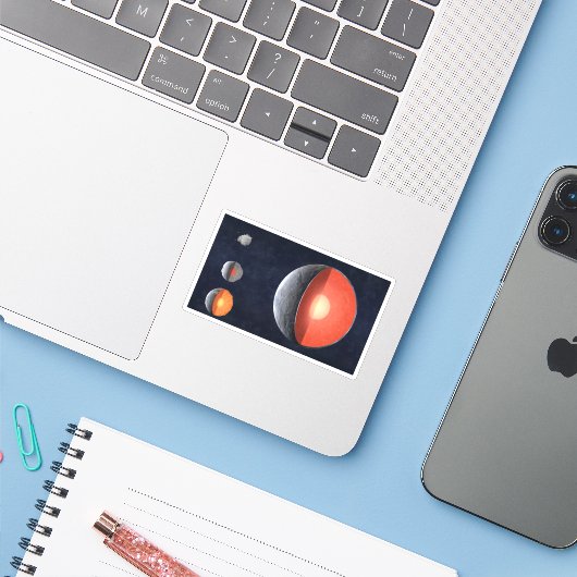 Wie sich ein Felsplanet bildet. Aufkleber (Laptop mit iPhone)