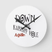 Wieder runter zum Kaninchenloch Runde Wanduhr (Vorderseite)