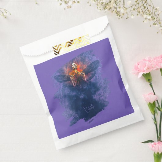 Wiedergeburt. Skelett mit aufsteigenden Flügeln Geschenktütchen (Versiegelt)