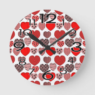Wiederholte Herzen Runde Wanduhr