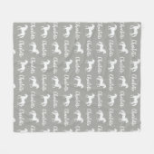 Wiederholte Namen Pferd Gray Simple Fleece Blanket (Vorderseite (Horizontal))