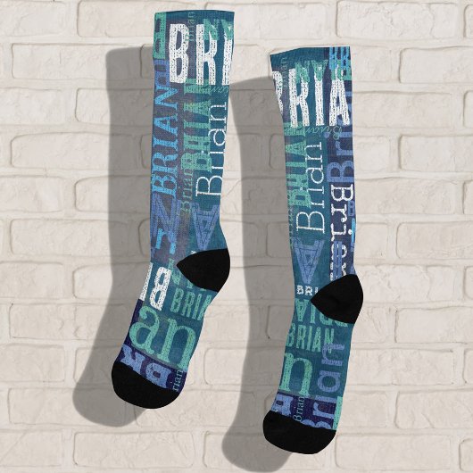 Wiederholter Name in Blautönen Socken