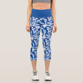 Wiederholtes Muster für blaue und weiße Flora Capri Leggings (Vorderseite)