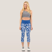 Wiederholtes Muster für blaue und weiße Flora Capri Leggings (Vorderseite)