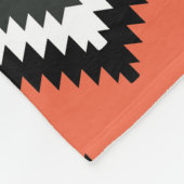 Wiederholtes Schwarzweißmuster Fleecedecke (Ecke)