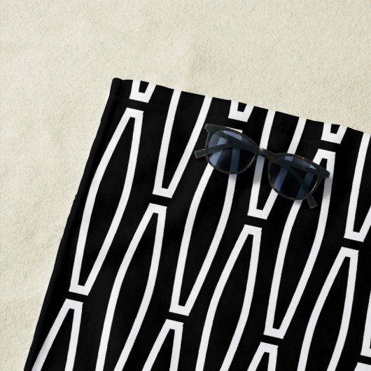 Wiederholung der weißen Geometrie Strandtuch (Beispiel)