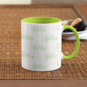 Wiederholungsname in hellgrün überall in Weiß Tasse