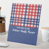 Wiedersehen der Gingham-Familie, Rot, Weiß und Bla Sockelschild (In Situ)