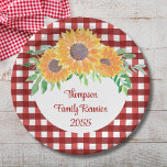 Wiedersehen der personalisierten Sonnenblumenfamil Pappteller<br><div class="desc">Planen Sie eine Wiedersehen? Diese Wiedersehen-Papier-Teller der Blumenfamilie werden auf Ihrem Party-Tisch großartig aussehen. Sie sind mit Sonnenblumen in Aquarelltönen dekoriert und mit einem roten Karo bepflanzt. Einfach anpassbar. Original Wasserfarbe © Michele Davies.</div>