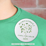 Wiedersehen Green Family Tree Personalisiert Button<br><div class="desc">Erstellen Sie personalisierte Schaltflächen für Wiedersehen- oder Familienereignisse. Das Design zeichnet sich durch ein modernes, minimalistisches Familienbaum-Design in Grün- und Sondertönen aus (das Beispiel zeigt NAME FAMILY WIEDERSEHEN und Jahr). Der gesamte Text ist änderbar, inklusive Schriftart und Farbe. Löschen Sie jeglichen Beispieltext, um diesen Bereich leer verlassen. HILFE: Für Hilfe...</div>