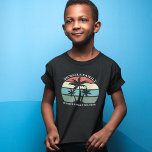 Wiedersehen Summer Sunset Beach Palm Tree Kleinkind T-shirt<br><div class="desc">Niedlicher passender Sommer Wiedersehen Beach Urlaub Kleinkind T - Shirt für eine Inselfahrt oder eine tropische Seebadefahrt. Schöne Palmen vor einem hübschen Sonnenuntergang im Ozean. Perfektes T-Shirts für alle Kleinkinder in einer Gruppe. Passen Sie den Namen oder das Jahr an.</div>