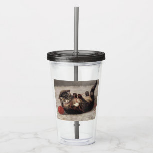 Wiegenlied der Katze, Eine Katze spielt mit einem Acryltrinkbecher