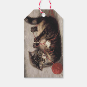 Wiegenlied der Katze, Eine Katze spielt mit einem  Geschenkanhänger