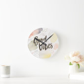 Wiesenbrise III | Good Vibes Runde Wanduhr (Zuhause)