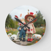 „Wiesenfreunde – Abenteuer im Blumengarten“ Runde Wanduhr (Vorderseite)