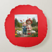 „Wiesenfreunde – Abenteuer im Blumengarten“ Rundes Kissen (Vorderseite)