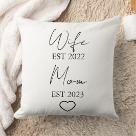 Wife & Mom Est. – Minimalist Valentine Gift Kissen