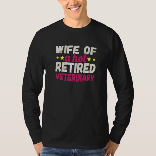 Wife of a Hot Retired Veterinary   T-Shirt (Vorderseite)