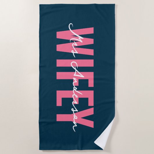 Wifey Blue Pink Monogram Script Strandtuch (Vorderseite)