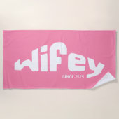 Wifey Bridge Pink & White Beach Handtuch (Vorderseite)