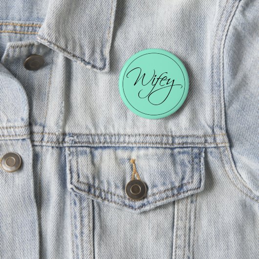 Wifey Calligraphy Button (Beispiel)