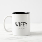 Wifey Ehefrau individuelle Name oder Datum Zweifarbige Tasse (Links)