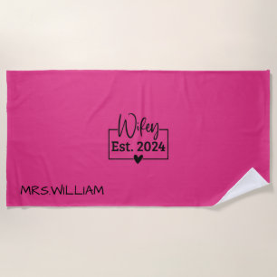 Wifey Est 2024 Schwarzes Script neu Personalisiert Strandtuch