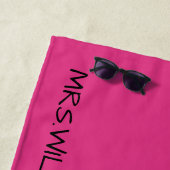 Wifey Est 2024 Schwarzes Script neu Personalisiert Strandtuch (Beispiel)