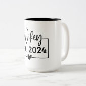 Wifey Est 2024 Schwarzes Script neu Personalisiert Zweifarbige Tasse (VorderseiteRechts)